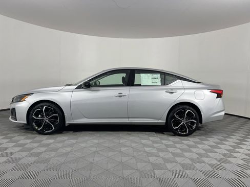 New 2025 Nissan Altima 2.5 SR w/ SR Premium Package image 3