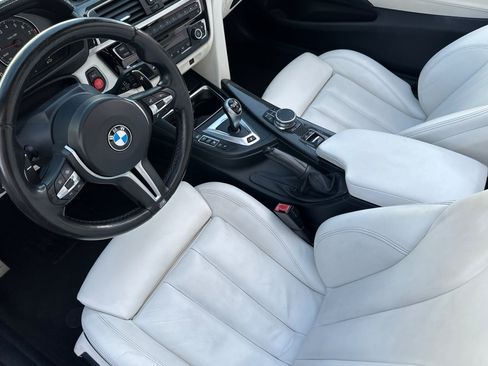 Used 2018 BMW M4 Convertible w/ Executive Package RWD image 11