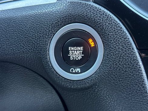 Used 2018 Chrysler 300 S AWD/4WD image 31