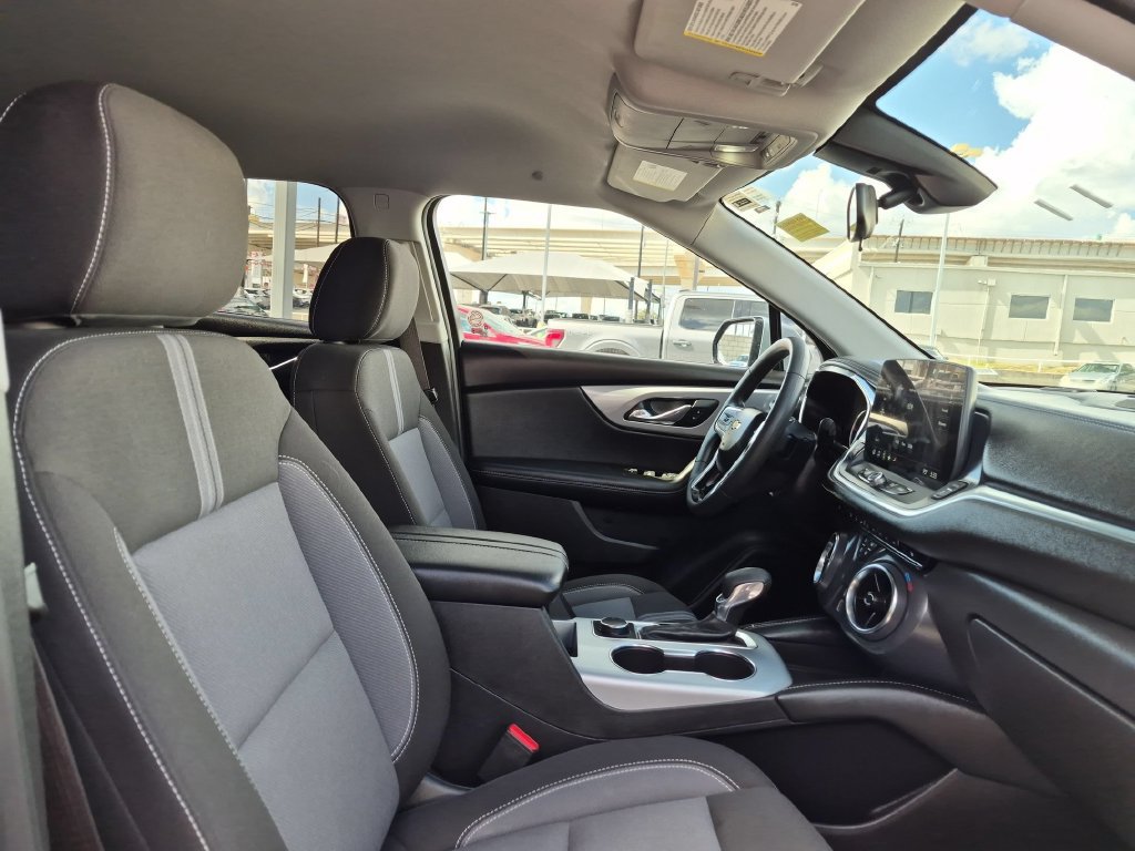 Used 2025 Chevrolet Blazer LT AWD/4WD image 28