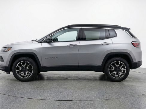 Used 2025 Jeep Compass Trailhawk AWD/4WD image 5