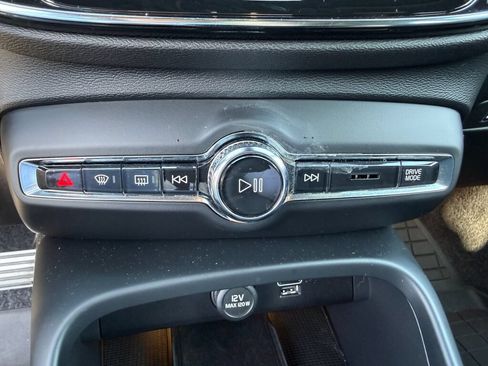 Used 2020 Volvo XC40 T5 R-Design AWD/4WD image 27