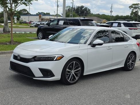 Used 2022 Honda Civic Touring image 2
