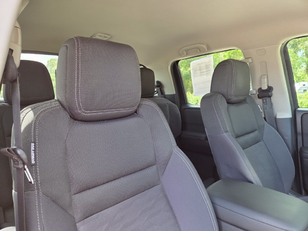 Used 2024 Nissan Frontier SV w/ SV Convenience Package RWD image 16