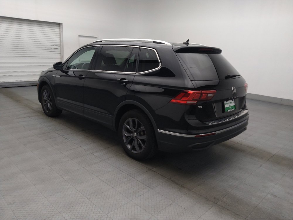 Used 2023 Volkswagen Tiguan SE w/ Panoramic Sunroof Package FWD image 3