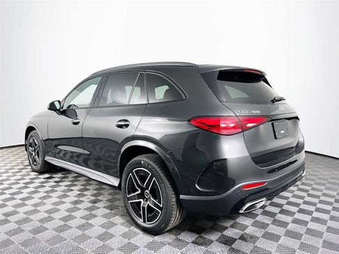 Used 2025 Mercedes-Benz GLC 300 4MATIC image 4