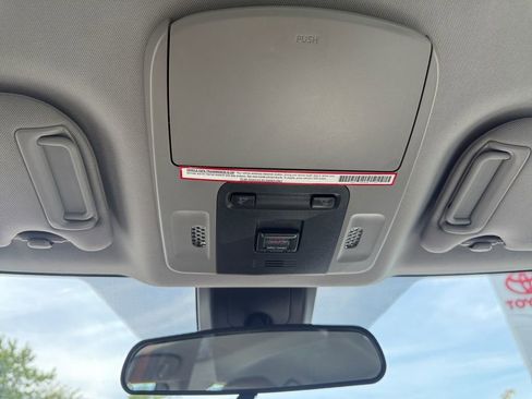 Used 2019 Toyota Camry SE FWD image 38