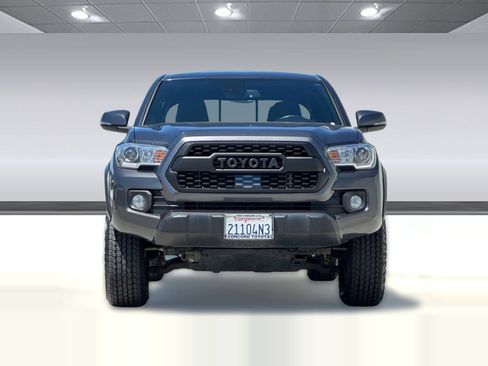 Used 2022 Toyota Tacoma TRD Off-Road w/ Technology Package AWD/4WD image 5