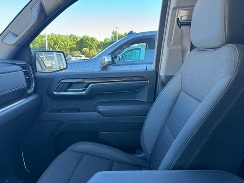 Used 2023 Chevrolet Silverado 1500 LT AWD/4WD image 17