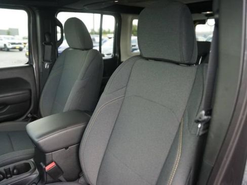 Used 2025 Jeep Wrangler Unlimited Sport AWD/4WD image 10