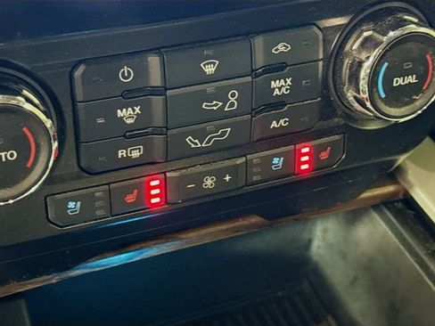 Used 2019 Ford F150 Lariat image 22