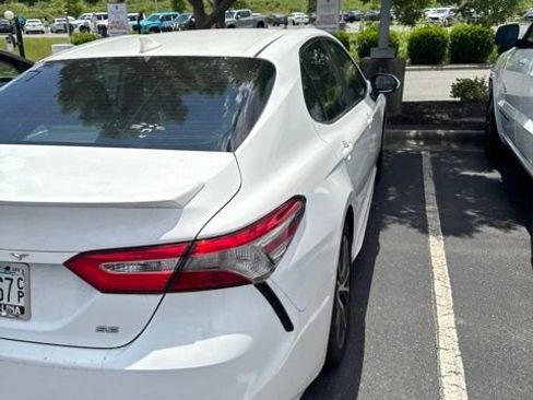 Used 2019 Toyota Camry SE w/ Convenience Package FWD image 1