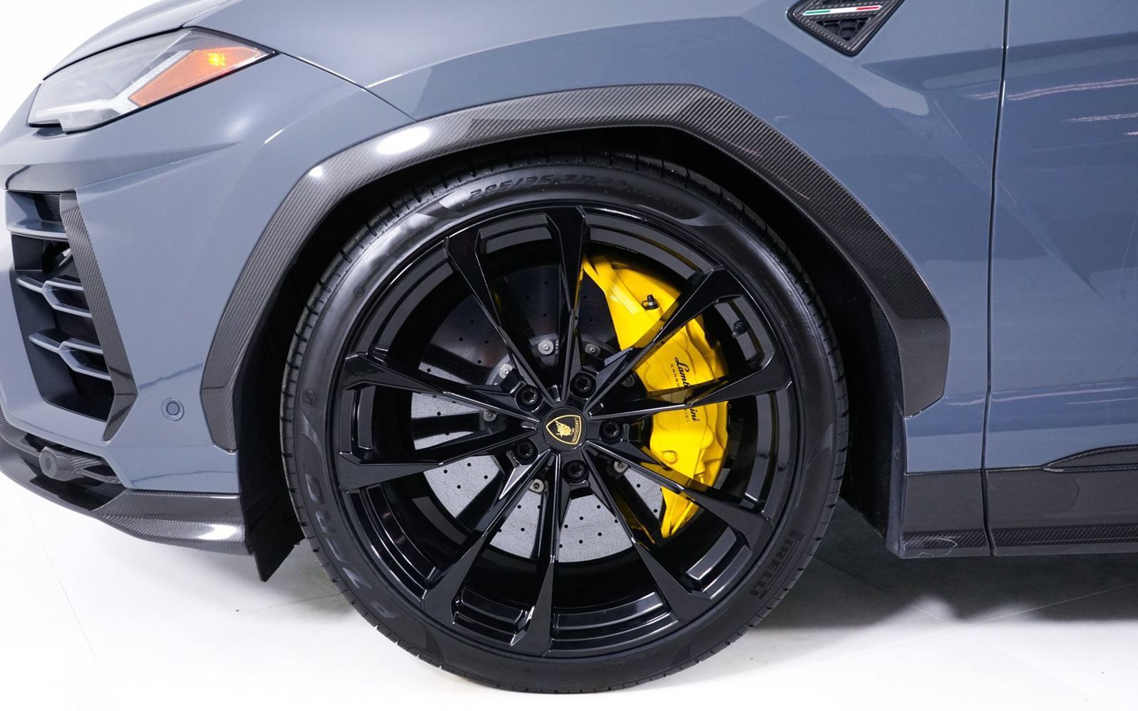 Used 2022 Lamborghini Urus AWD/4WD image 11