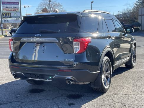 Used 2022 Ford Explorer XLT w/ Equipment Group 202A image 3