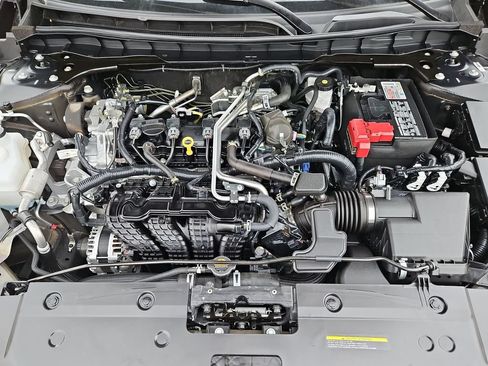 Used 2025 Nissan Altima 2.5 SV FWD image 35
