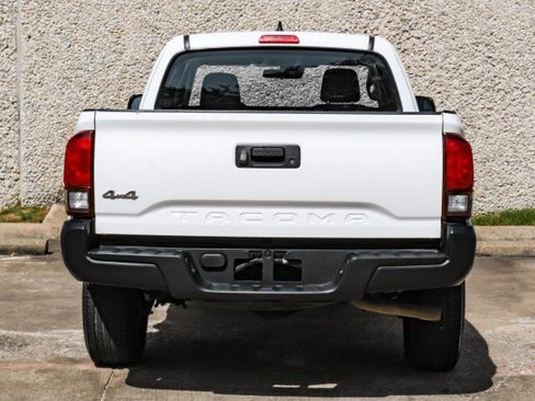 Used 2018 Toyota Tacoma SR image 11