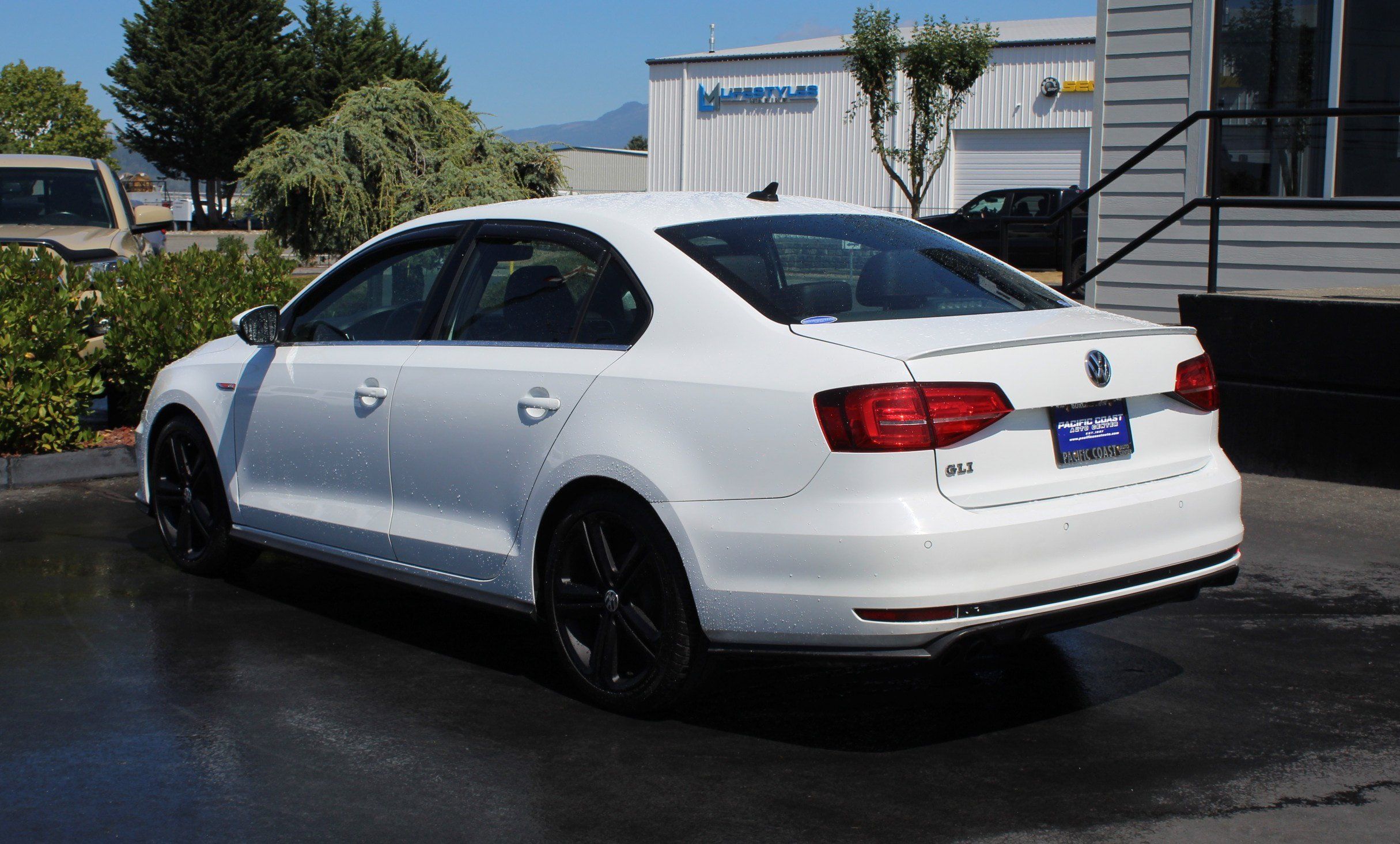 Used 2017 Volkswagen Jetta GLI FWD image 4
