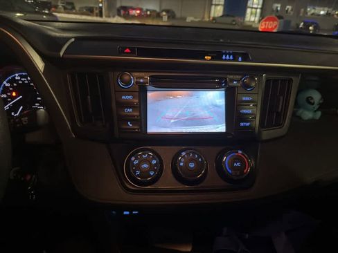 Used 2018 Toyota RAV4 LE image 27