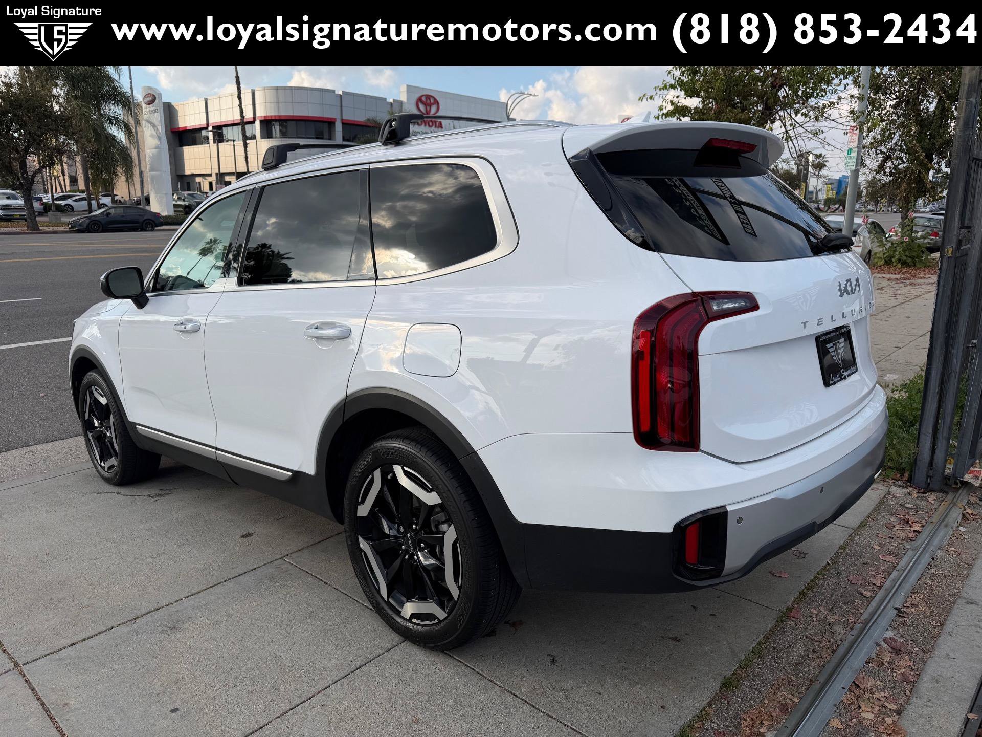 Used 2024 Kia Telluride S w/ S Sunroof Package FWD image 5