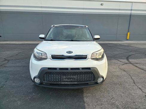 Used 2015 Kia Soul + w/ Primo Package FWD image 2