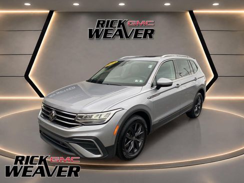 Used 2024 Volkswagen Tiguan SE AWD/4WD image 1