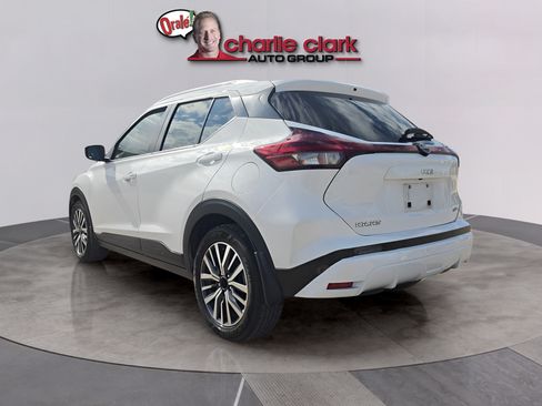 Used 2024 Nissan Kicks SV FWD image 3