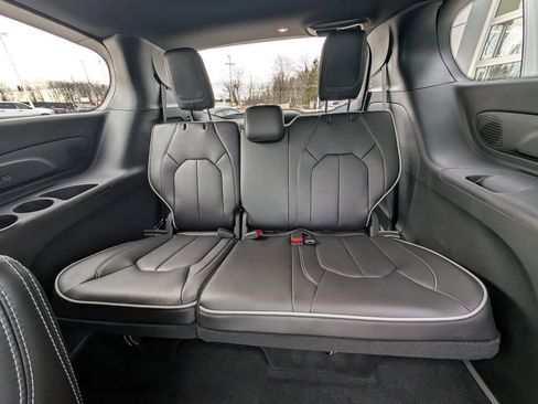 New 2026 Chrysler Pacifica Limited image 16