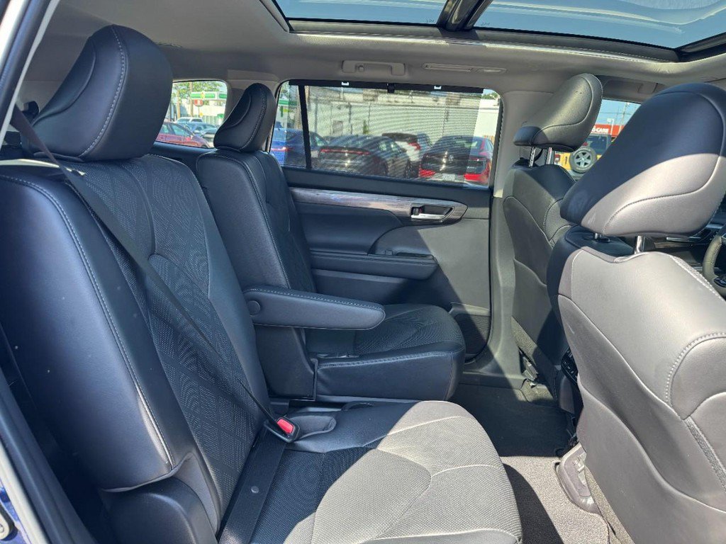 Used 2023 Toyota Highlander Platinum FWD image 15