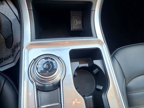 Used 2024 Ford Edge SEL image 22