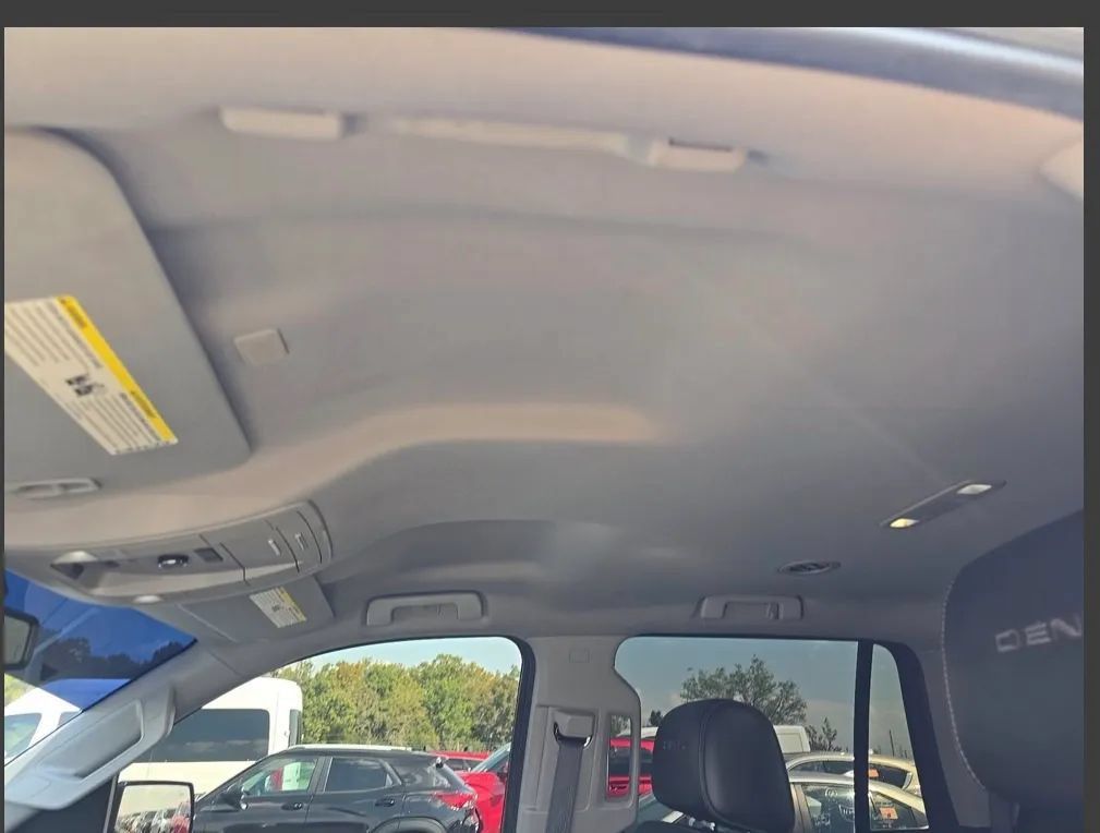Used 2018 GMC Yukon Denali AWD/4WD image 10