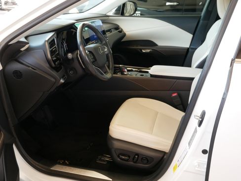 Used 2024 Lexus RX 350 FWD w/ Technology Package image 4
