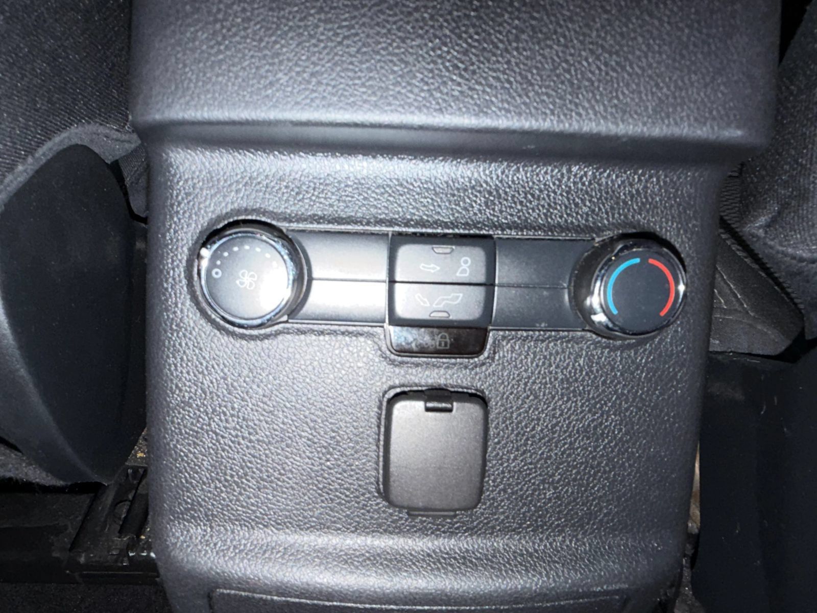 Used 2018 Ford Explorer XLT FWD image 23
