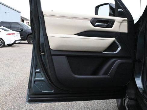 Used 2025 Nissan Armada Platinum RWD image 17