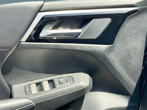 New 2025 Mitsubishi Outlander SE image 18
