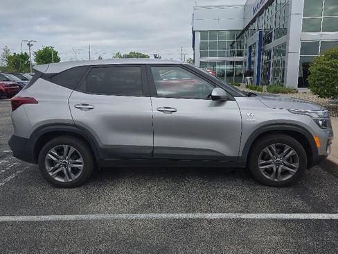 Used 2023 Kia Seltos LX AWD/4WD image 4