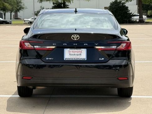 Used 2025 Toyota Camry LE FWD image 5