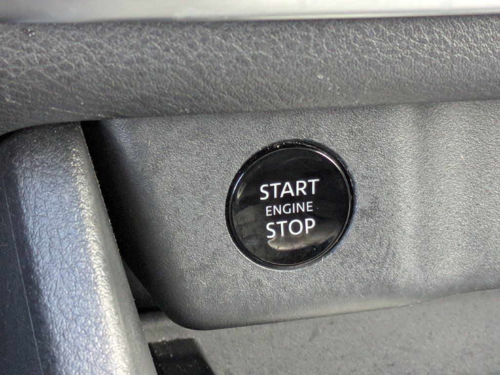 Used 2025 Nissan Rogue SV FWD image 25