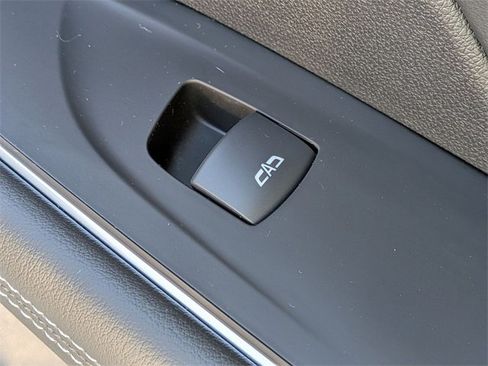 Used 2023 Buick Envision Avenir image 39