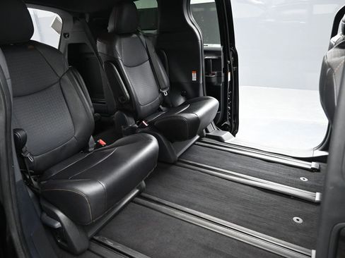 Used 2024 Toyota Sienna XLE Woodland Edition image 13