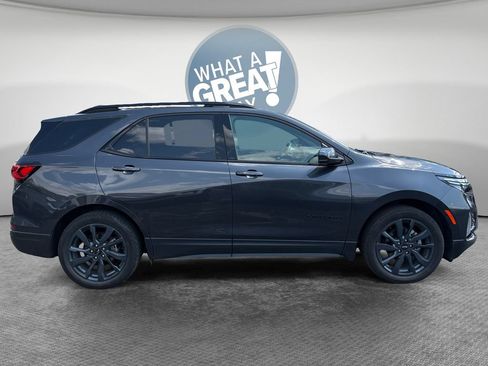 Used 2022 Chevrolet Equinox RS w/ LPO, Floor Liner Package FWD image 2