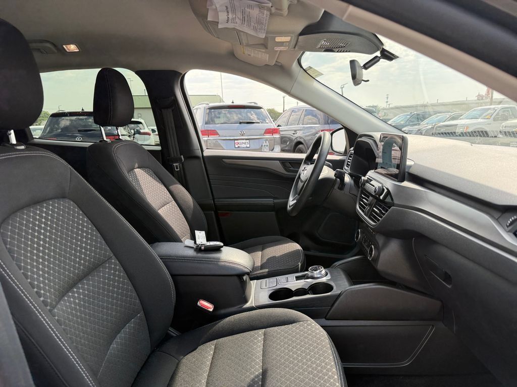 Used 2025 Ford Escape Active AWD/4WD image 37