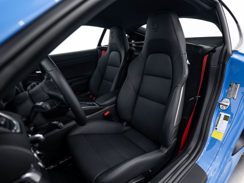 Certified 2025 Porsche 718 Cayman S RWD image 5