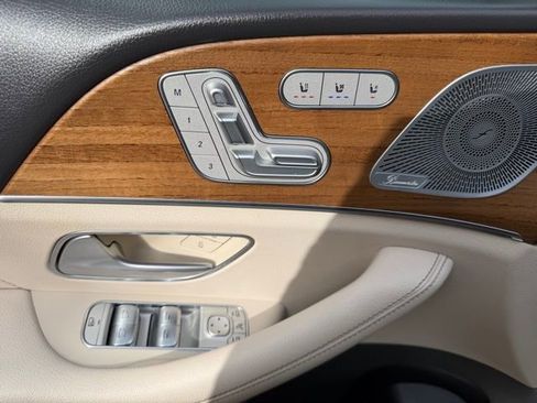 Used 2020 Mercedes-Benz GLS 450 4MATIC image 17