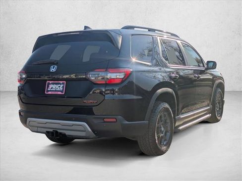 Used 2024 Honda Pilot TrailSport image 6