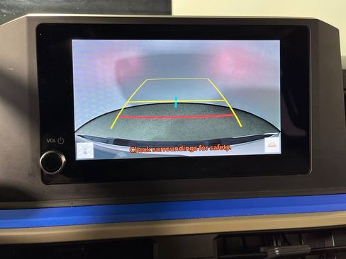 Certified 2025 Toyota Tacoma TRD Off-Road image 30