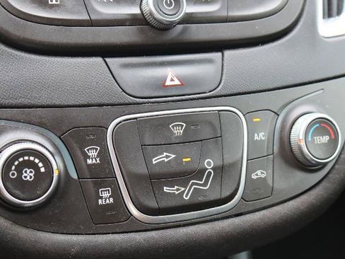Used 2018 Chevrolet Malibu LT FWD image 12