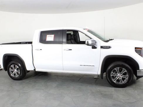 Used 2026 GMC Sierra 1500 SLT AWD/4WD image 11