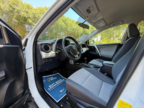 Used 2015 Toyota RAV4 LE FWD image 10
