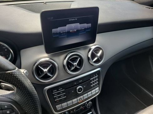 Used 2020 Mercedes-Benz GLA 250 4MATIC w/ Premium Package image 26