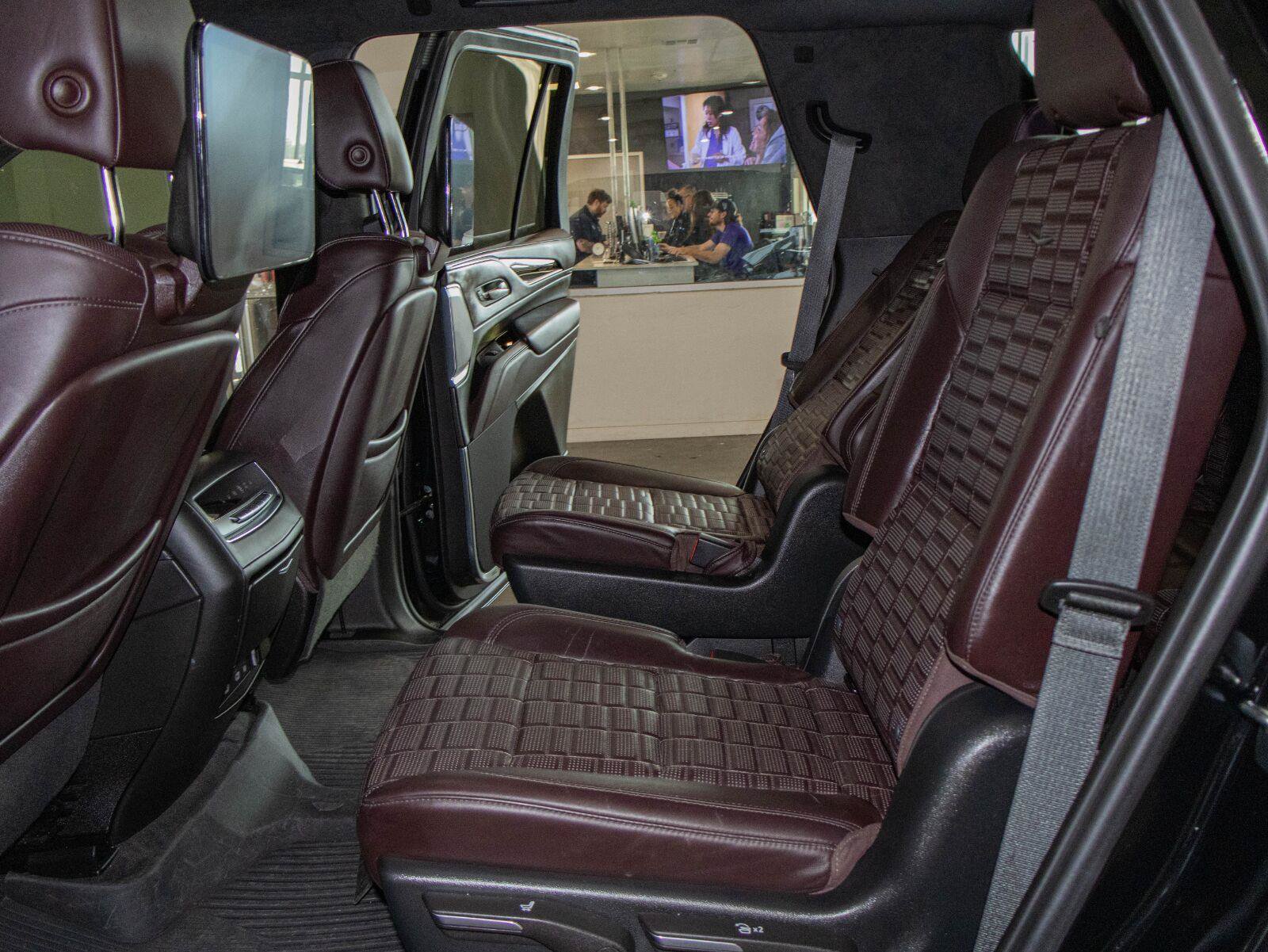 Used 2023 Cadillac Escalade Sport Platinum w/ LPO, ONYX Package AWD/4WD image 15